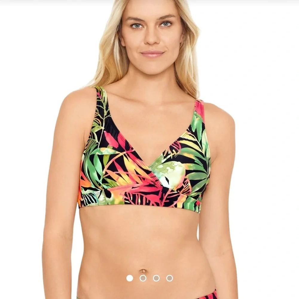 Lauren Ralph Lauren bikini top with hidden underwire. NWT